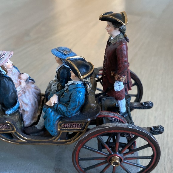 Williamsburg The Mulberry Sociable Carriage - Lang and Wise - Picture 8 of 12